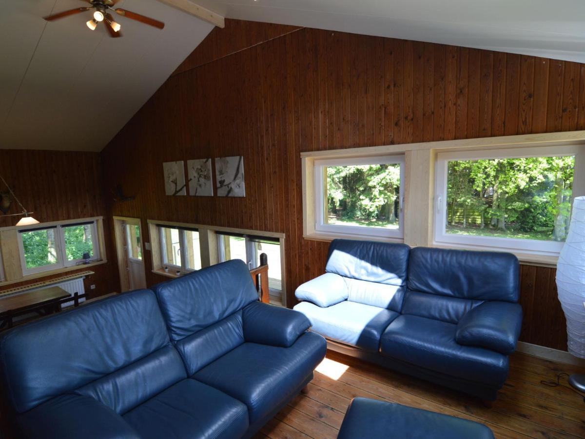 Welcoming Cottage In Hatrival With Terrace Сен-Юбер Екстериор снимка