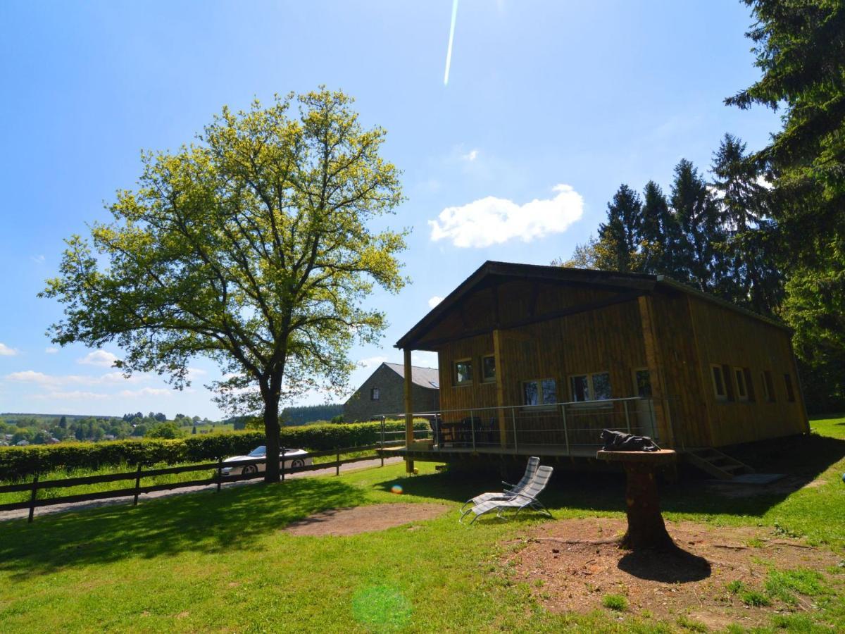 Welcoming Cottage In Hatrival With Terrace Сен-Юбер Екстериор снимка