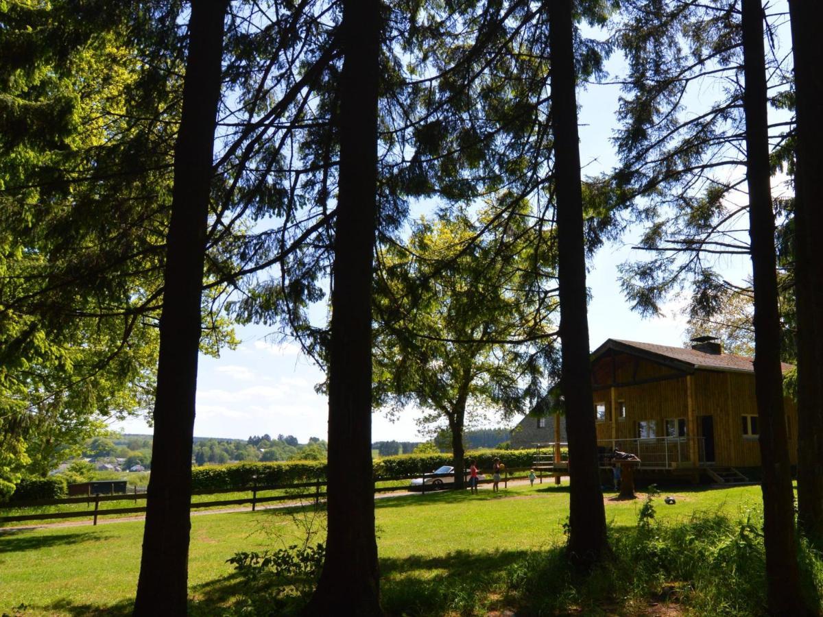 Welcoming Cottage In Hatrival With Terrace Сен-Юбер Екстериор снимка